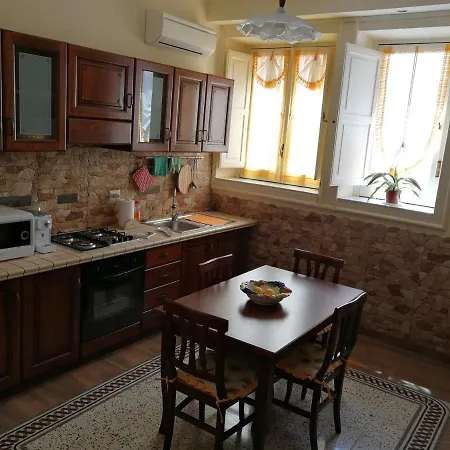La Casa Di Alia Apartment *